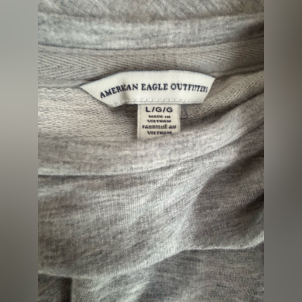 ✨American Eagle sweater with lace detail ✨ - Picture 4 of 4